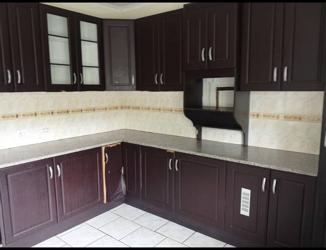 3 BEDROOM HOUSE RENTED IN BISLEY